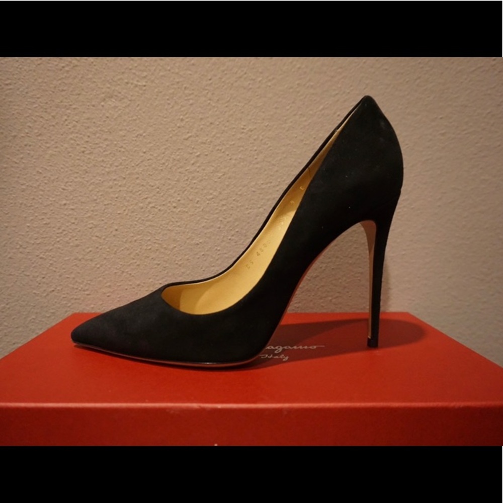 Salvatore Ferragamo Fiore 100ml Suede Pumps